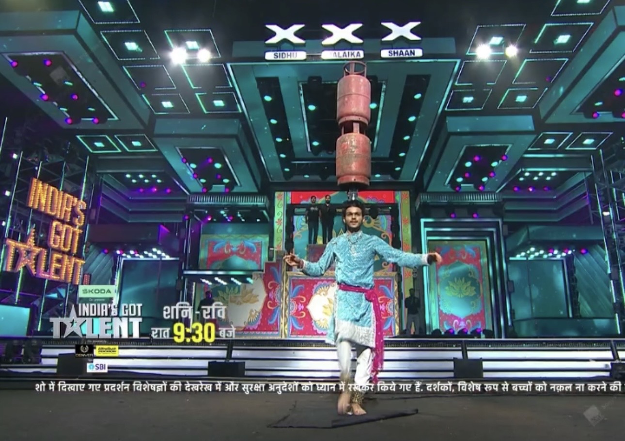 Praveen Prajapat balancing act